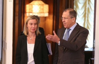 Лавров спросил Могерини, почему санкции только против России