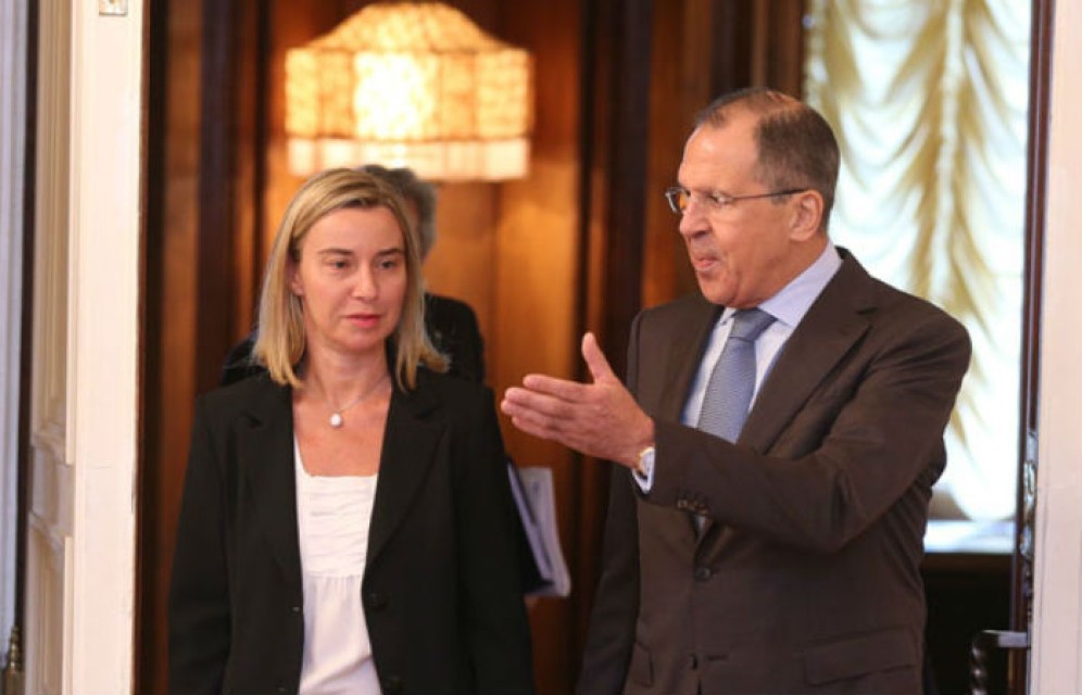 Лавров спросил Могерини, почему санкции только против России