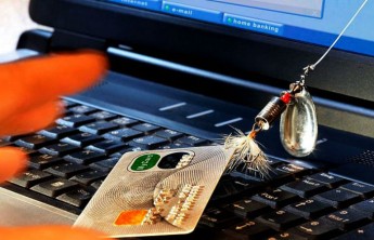 Житель Хакасии остался без денег и без лодки