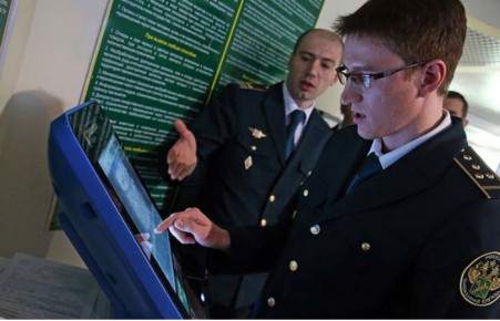 Таможня стала отслеживать покупки россиян за рубежом