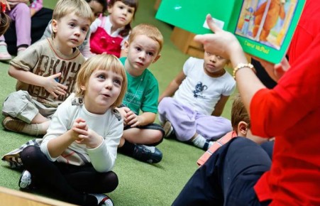 В Красноярском крае непослушных малышей в детсаду кололи канцелярскими кнопками