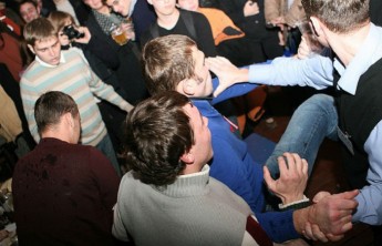 В Абакане посетитель паба оказался в реанимации