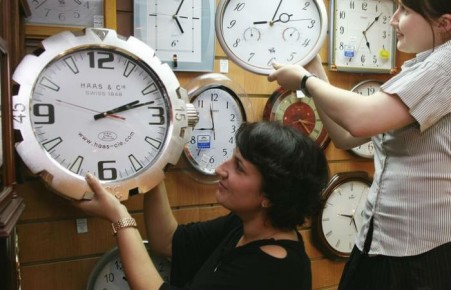 В Госдуме предложили вернуть летнее время