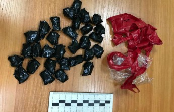 В Абакане поймали девушку-наркокурьера, которая хотела помочь своему парню