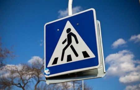 В Бограде водитель сбил пешехода на "зебре"