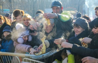 Роспотребнадзор рассказал, как остаться здоровым в Масленицу 