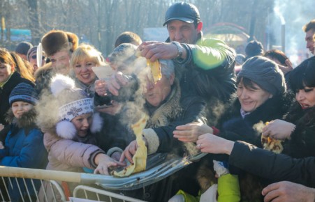 Роспотребнадзор рассказал, как остаться здоровым в Масленицу 