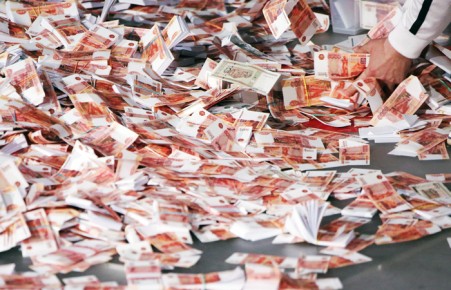 Сбербанк зафиксировал рекордный приток денег в РФ в ожидании санкций