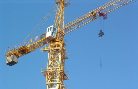 Житель Абакана хотел украсть силовой кабель с промышленной площадки