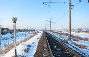В Хакасии под поездом погиб мужчина, устанавливается его личность