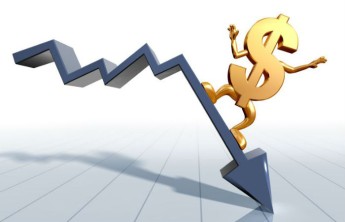 Курс доллара опустился до минимума 2015 года