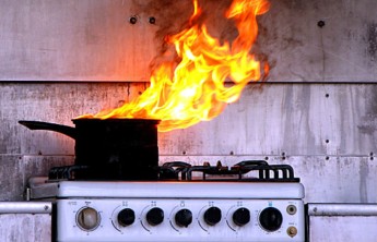 Абаканец устроил дома пожар, когда варил наркотик