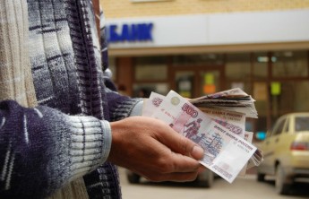 В Абакане мошенник попросил продавца поменять деньги и украл 14 тыс. рублей