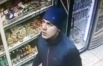 В Абакане дерзкий грабитель сбежал из магазина с бутылкой водки