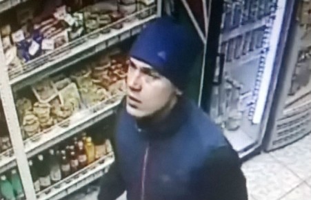 В Абакане дерзкий грабитель сбежал из магазина с бутылкой водки