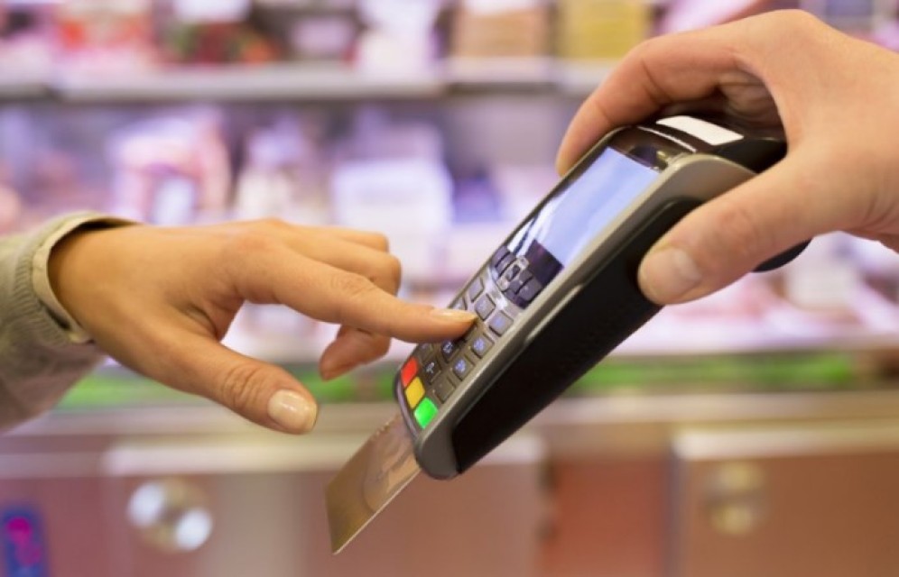 Жители Хакасии активно переходят на безналичный расчет