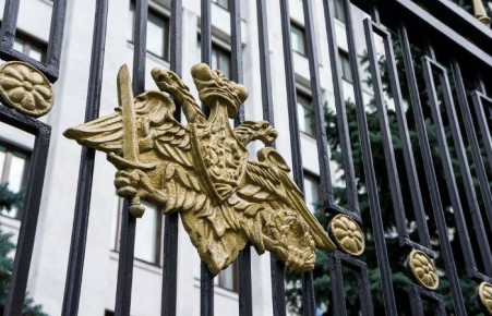 Минобороны будет выплачивать пособия супругам офицеров и контрактников