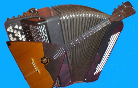 Баяны, балалайки, аккордеон и домбра стали добычей 15-летнего вора в Абазе