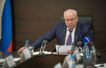 Глава Хакасии поручил проверить социальные учреждения и объекты с массовым пребыванием людей после трагедии Кемерово
