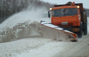 Больше 70 единиц техники расчищают федеральную трассу "Енисей" от снега