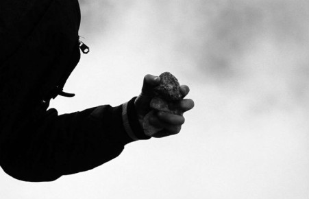 В Абакане накажут родителей школьников, которые обкидали камнями поезд