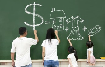 Для нормальной жизни россиянам необходимо 76 тысяч рублей