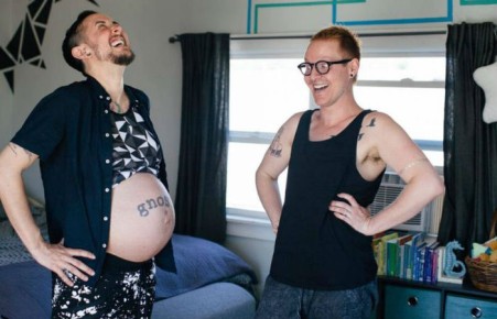 В Финляндии мужчина впервые родил ребенка