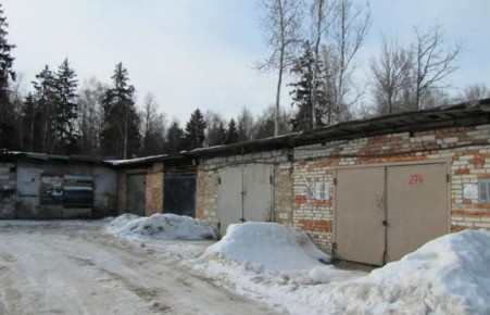 Житель Черногорска проломил крышу гаража и вынес из него все,что мог
