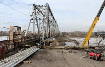 Разбор пролётов старого автодорожного моста в Абакане завершён