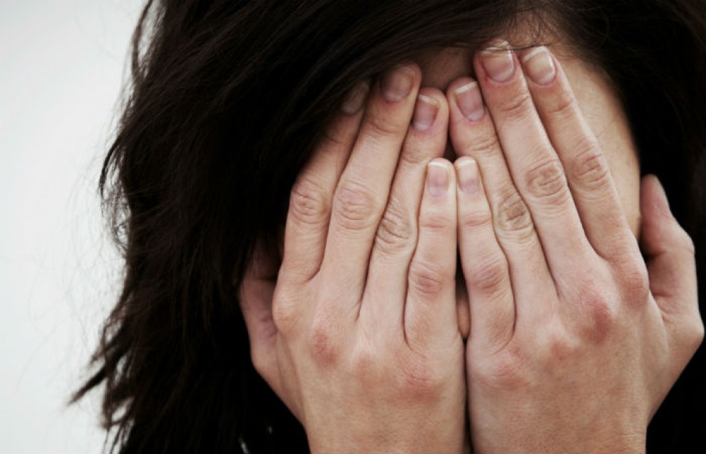 Житель Хакасии, угрожая убийством, надругался над знакомой