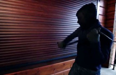 В Абакане подросток вскрыл магазин