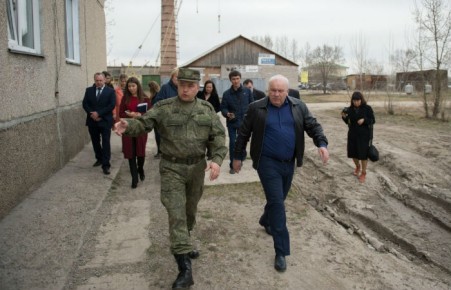 Военные строят в Абакане сквер и автомобильную парковку
