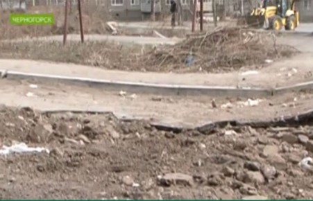 У жителей черногорской пятиэтажки земля уходит из-под ног