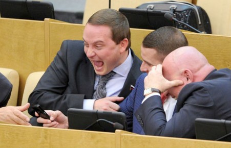 В Госдуме предложили приравнять зарплату депутатов к средней по стране