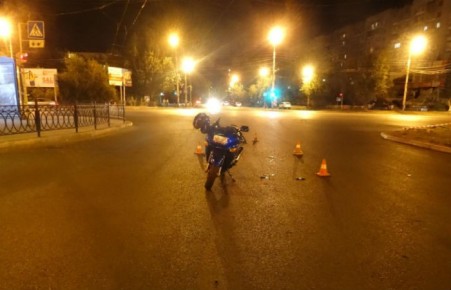 В Абакане мотоциклист наехал на пешехода