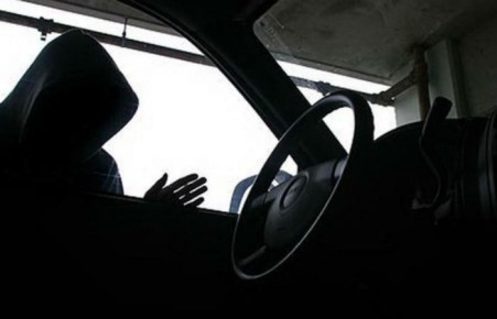 В Черногорске угонщик пытался разжалобить того, чью машину хотел угнать