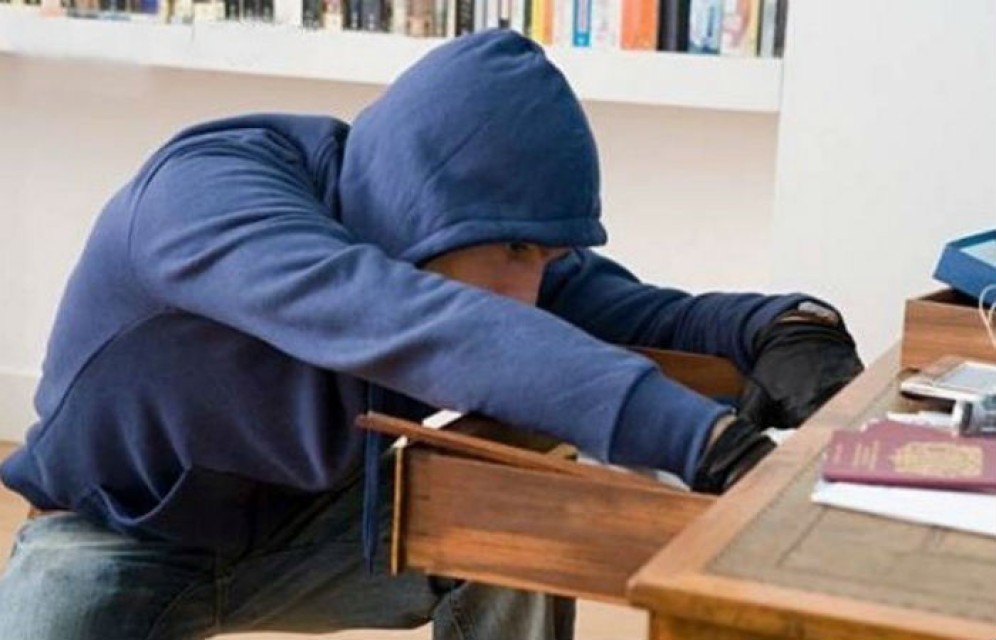 Житель Абакана обокрал салон красоты