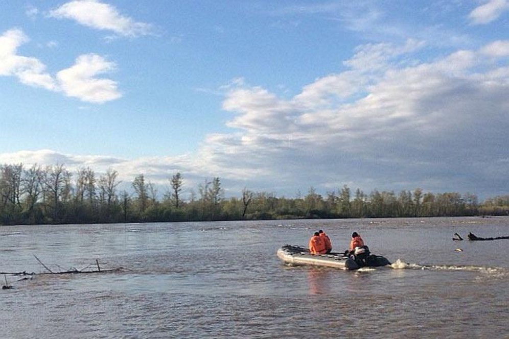 На реке Абакане перевернулся катер, один человек пропал