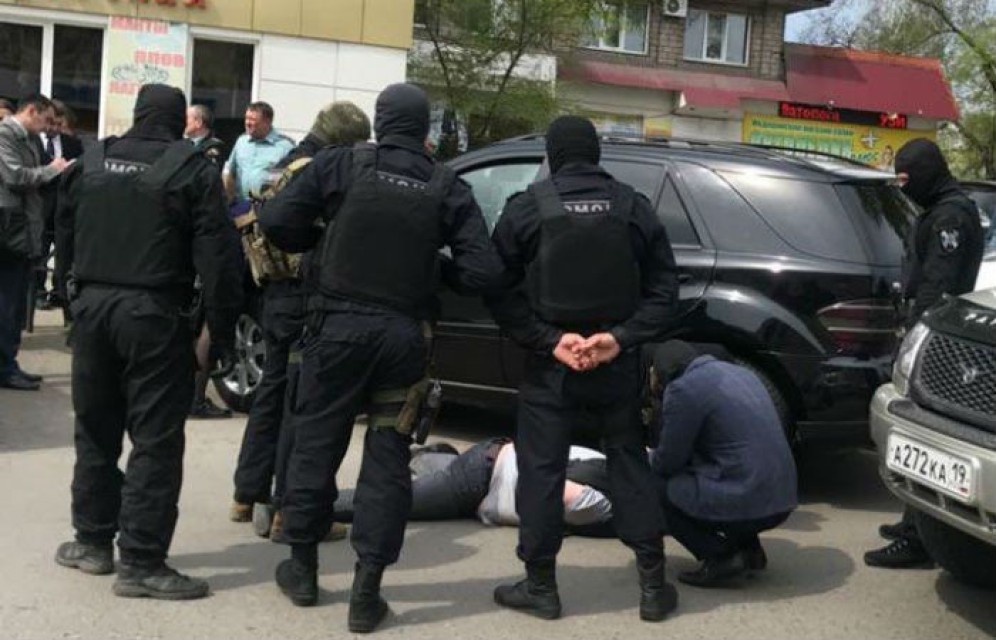 В Абакане стали известны подробности задержания судебного пристава