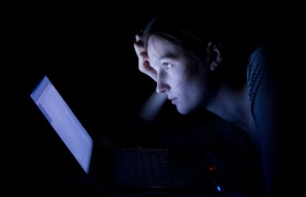 Ученые выяснили, что ночное бодрствование опасно для психики