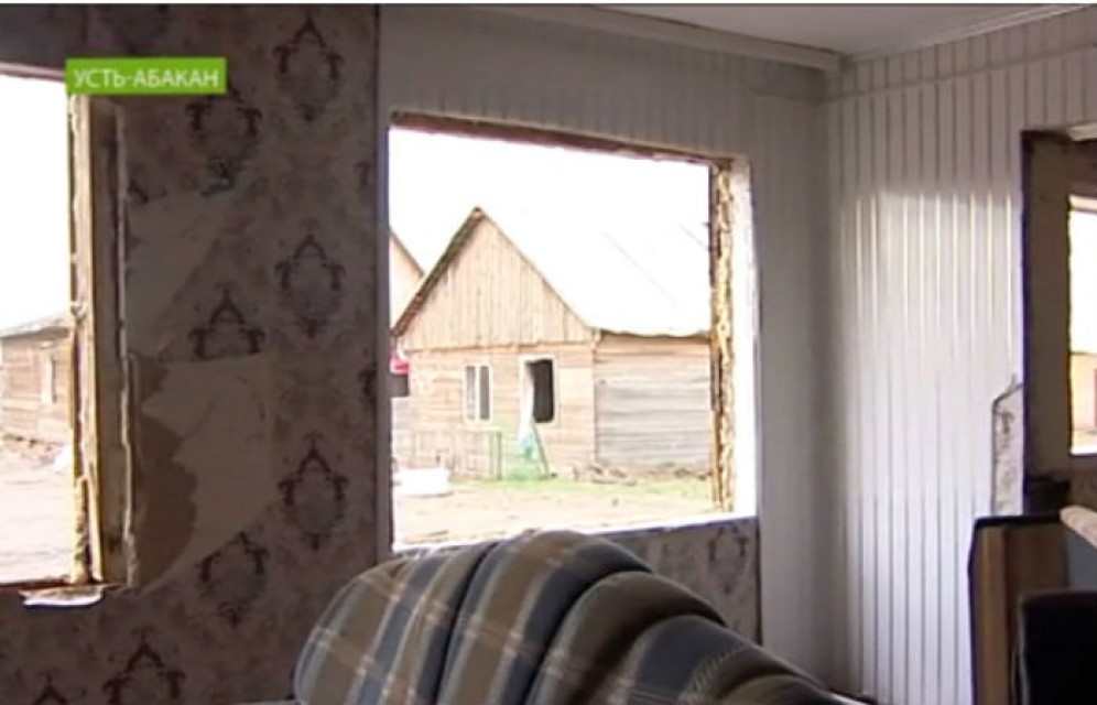 Мародёры у всех на глазах разворовали целый квартал в Усть-Абакане