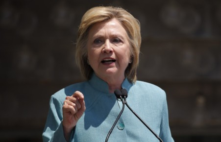 Клинтон обвинила в своем поражении на выборах главу ФБР и Wikileaks