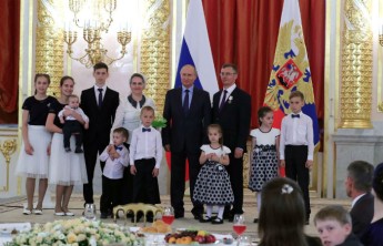 Президент России вручил семье Шутылевых из Хакасии орден «Родительская слава»