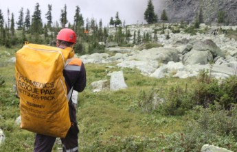 Спасатели всю ночь искали на Борусе двоих потерявшихся туристов, а нашли троих