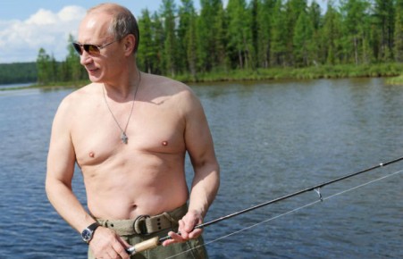 Путин объяснил свои фотографии с голым торсом