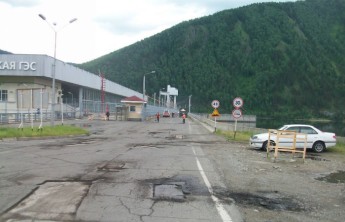 В Хакасии начался ремонт дороги в районе Майнской ГЭС