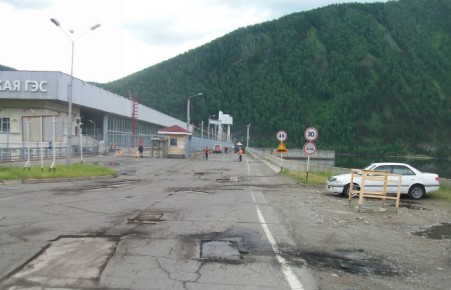 В Хакасии начался ремонт дороги в районе Майнской ГЭС