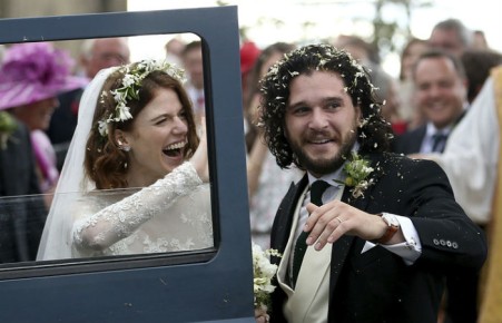 Звезды "Игры престолов" Кит Харингтон и Роуз Лесли поженились