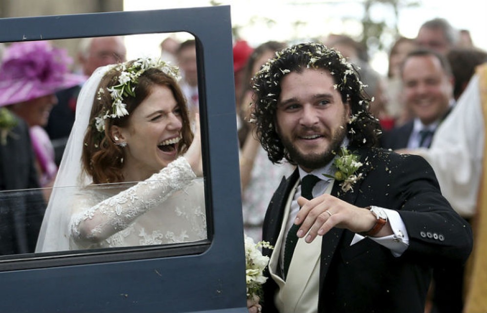 Звезды "Игры престолов" Кит Харингтон и Роуз Лесли поженились