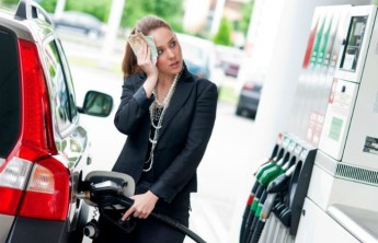 Цены на бензин в России в мае выросли в среднем на 2,3 рубля 